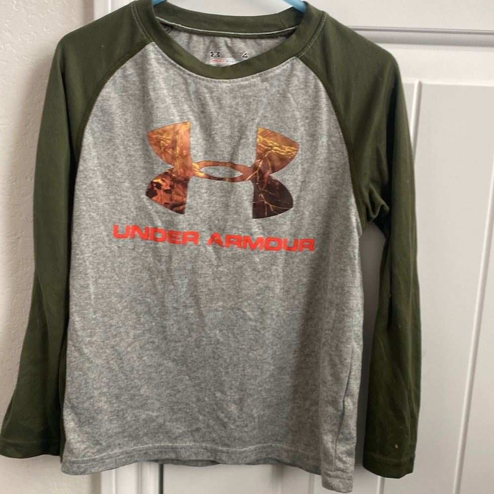 Boys UA long sleeve shirt